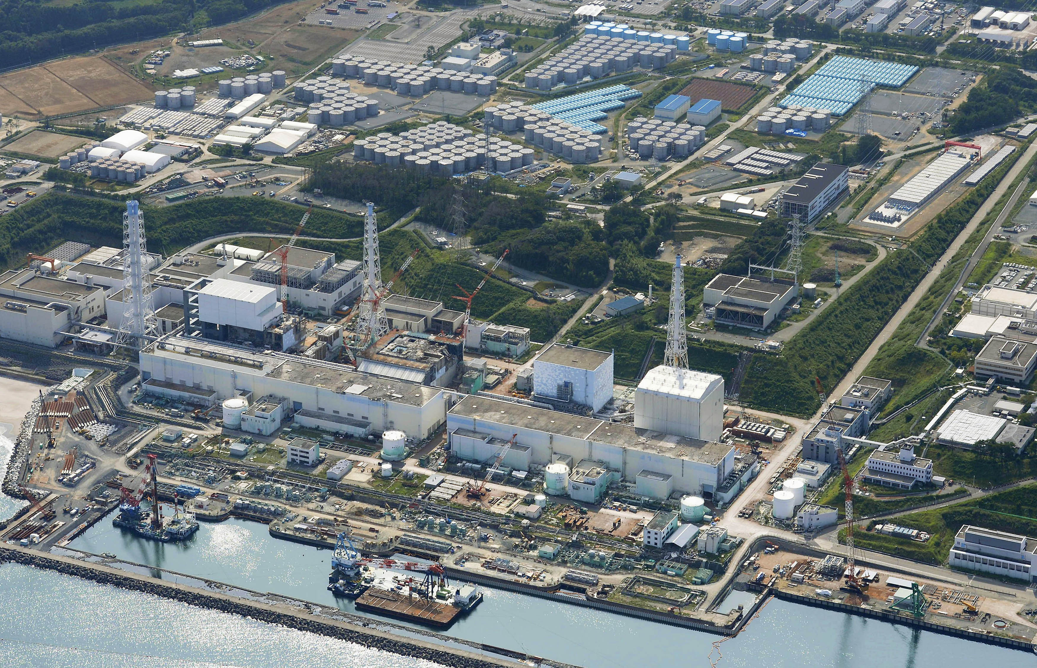 fukushima nuclear reactor meltdown pics